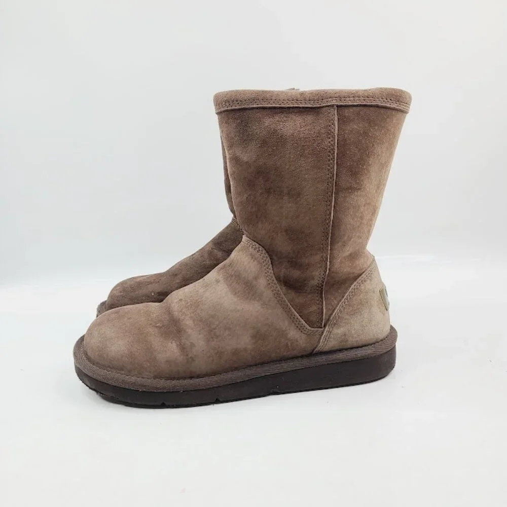 UGG women tan